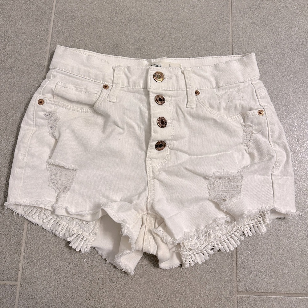Mudd white jean shorts with flower pockets
